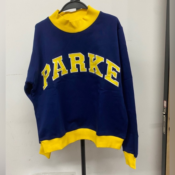 Meet the Posher Tops - Parke Dark Blue Round-neck Long-sleeved Sports Jacket